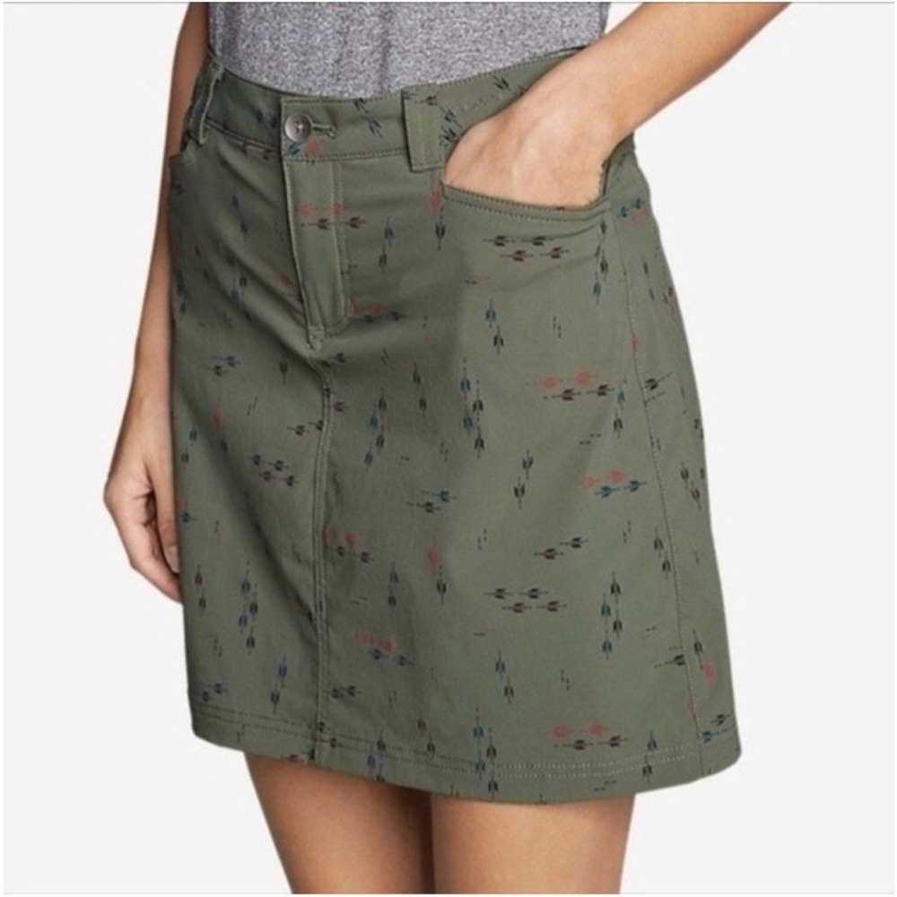 Eddie Bauer Adventurer 2.0 Skort Olive Green Arrow Print Womens 8 Hiking Travel